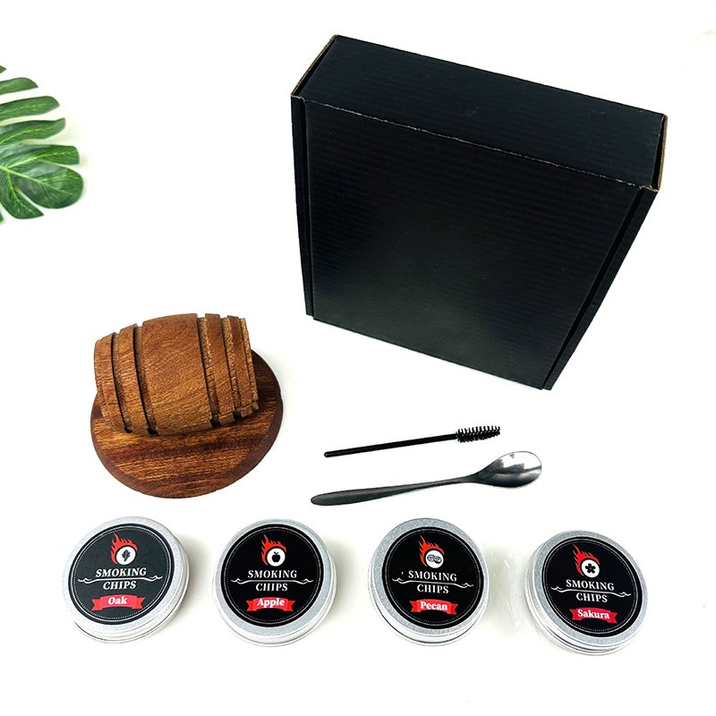 Viskio ir kitų gėrimų rūkymo rinkinys su tamsiai ruda, statinaitės, rūkykla ir 6 aromatais