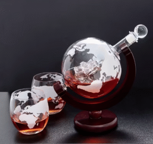 Unikalus rinkinys - išskirtinio dizaino butelis su stoveliu + 2 taurės.