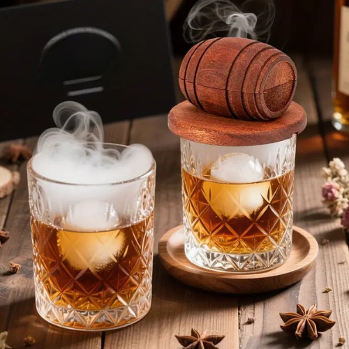 Viskio ir kitų gėrimų rūkymo rinkinys su tamsiai ruda, statinaitės, rūkykla ir 4 aromatais
