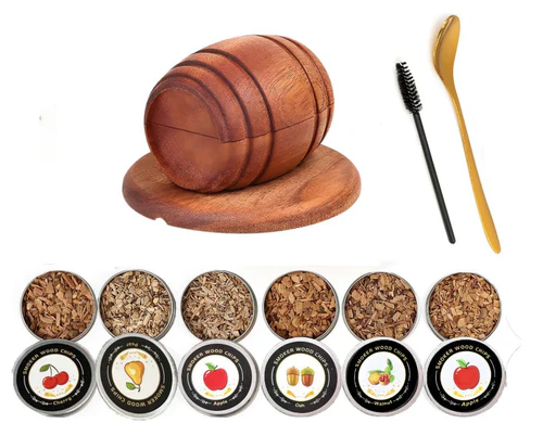 Viskio ir kitų gėrimų rūkymo rinkinys su tamsiai ruda, statinaitės, rūkykla ir 6 aromatais