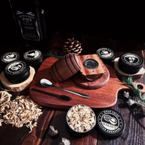 Viskio ir kitų gėrimų rūkymo rinkinys su tamsiai ruda, statinaitės, rūkykla ir 6 aromatais