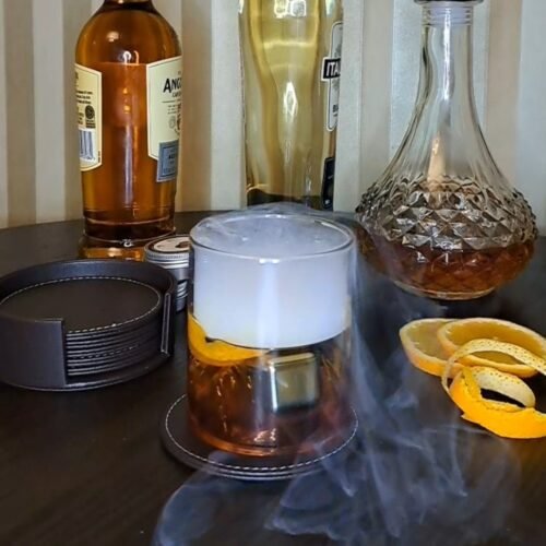 Smokey Cherry Manhattan – klasikinis „Manhattan“ su vyšnios poskoniu ir švelniu dūmu – prabangos ir rafinuotumo derinys