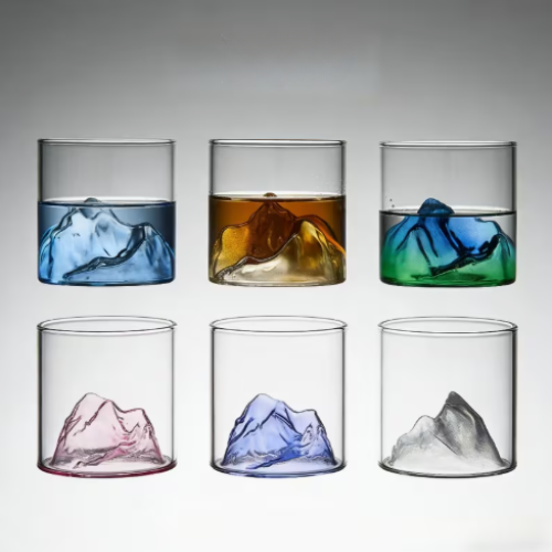 Viskio taurės „Spalvotieji Japonijos kalnai“ (6 vnt., 200 ml).